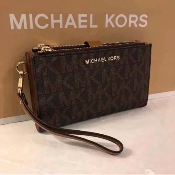 Michael Kors Handbags - 🌺Michael Kors Double Zip Wristlet/Wallet
